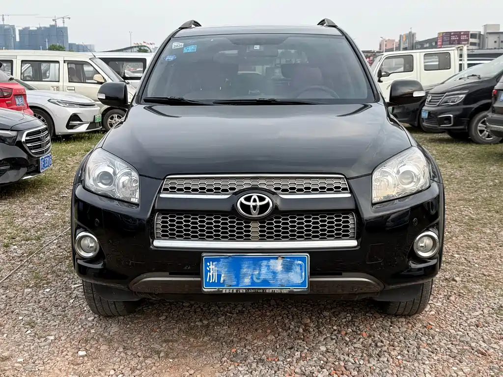 Toyota RAV4 2013 — фото 2