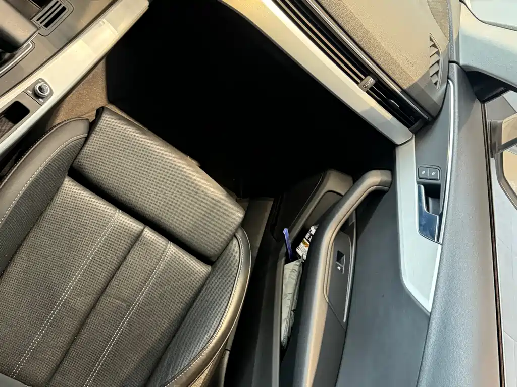 Audi A4L 2023 — фото 12