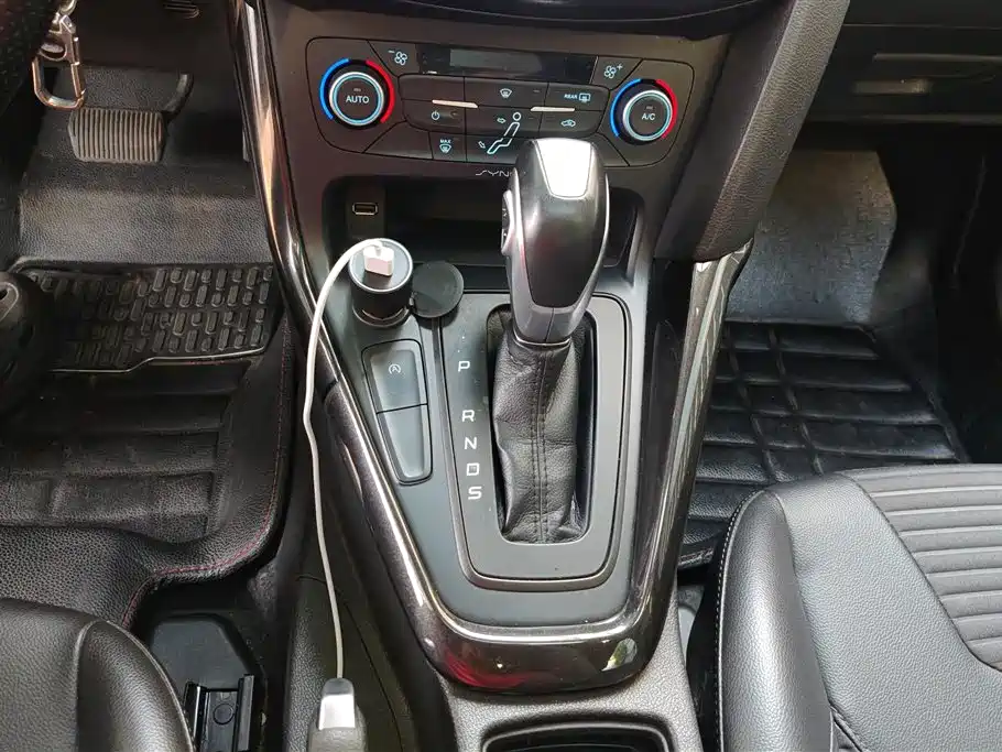 Ford Focus 2019 — фото 16