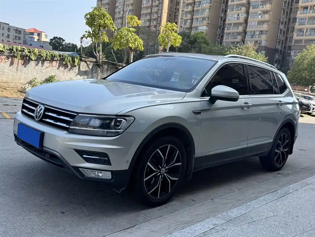 Volkswagen Tiguan L 2019 — фото 1