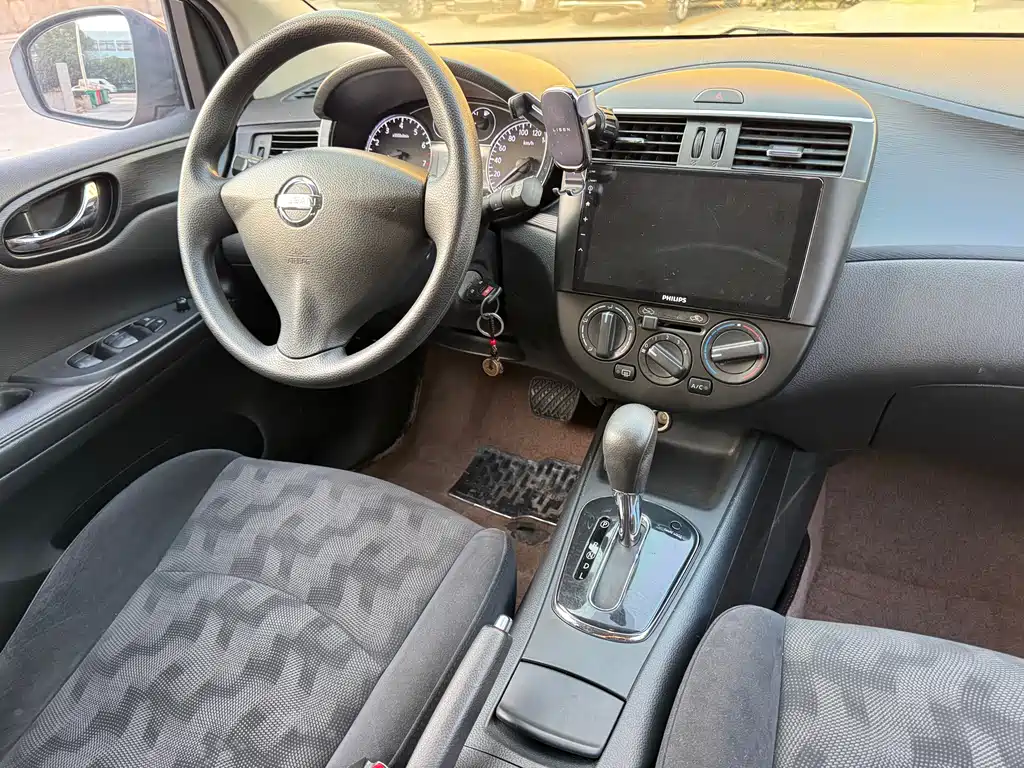 Nissan Tiida 2015 — фото 12