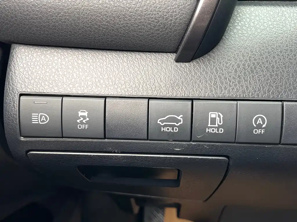 Toyota Camry 2020 — фото 24