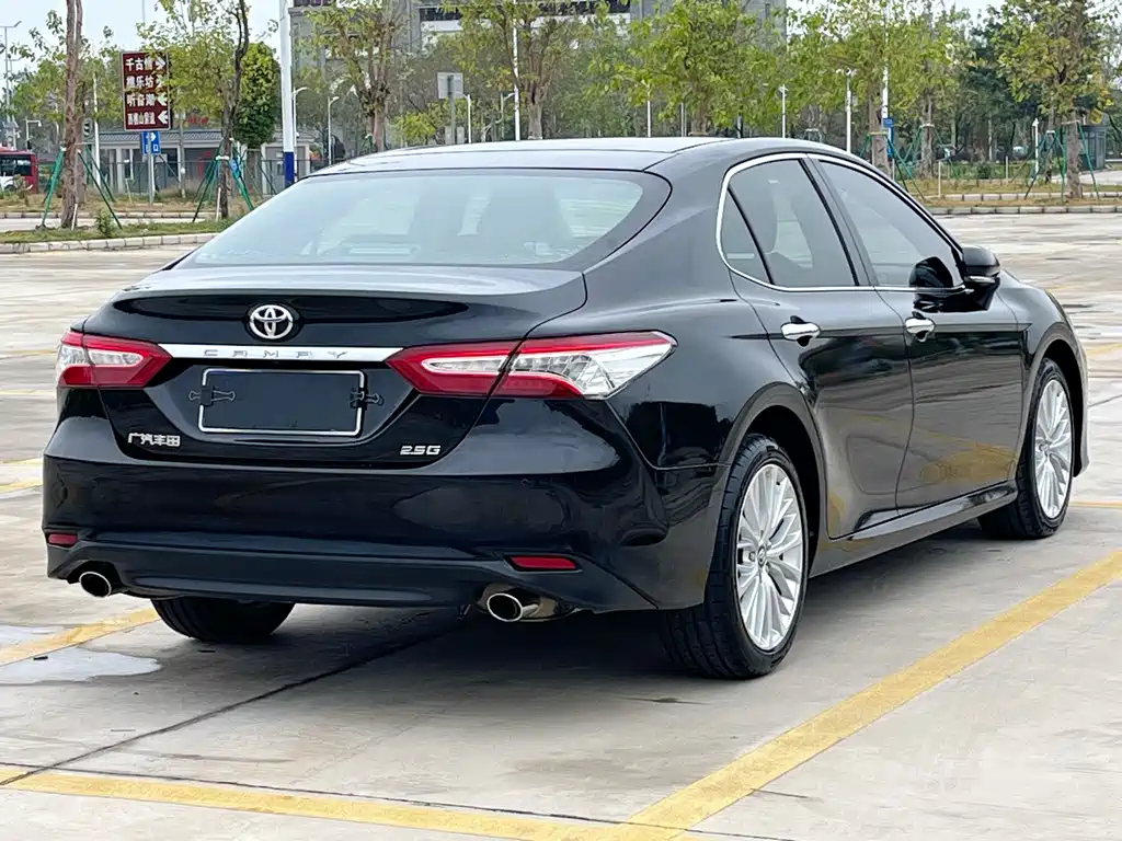 Toyota Camry 2020 — фото 17