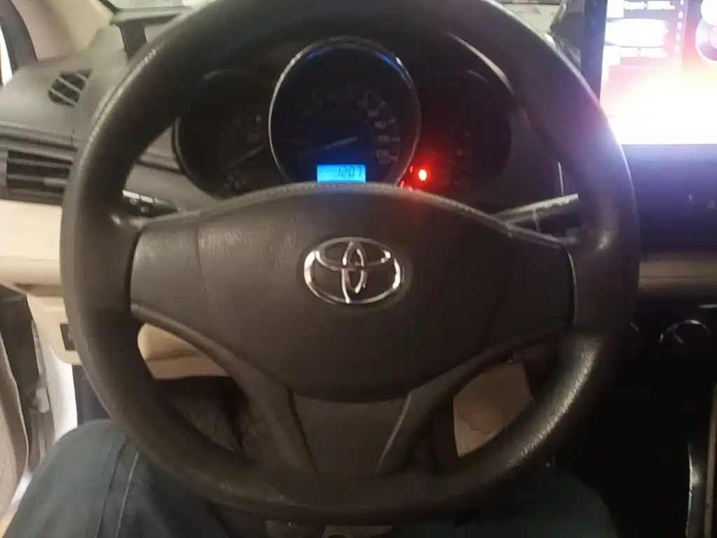 Toyota Vios 2014 — фото 11