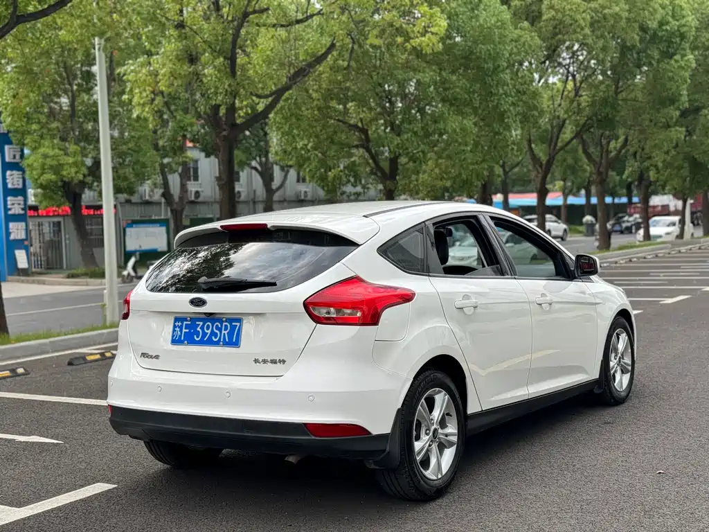 Ford Focus 2017 — фото 12