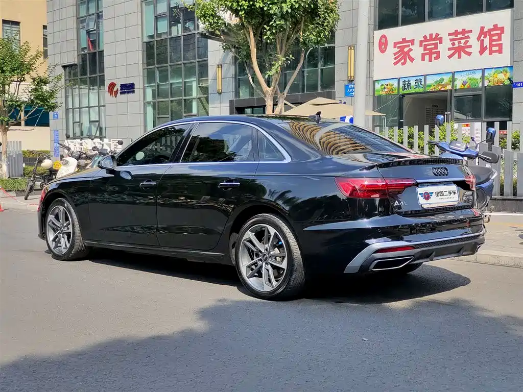 Audi A4L 2022 — фото 4