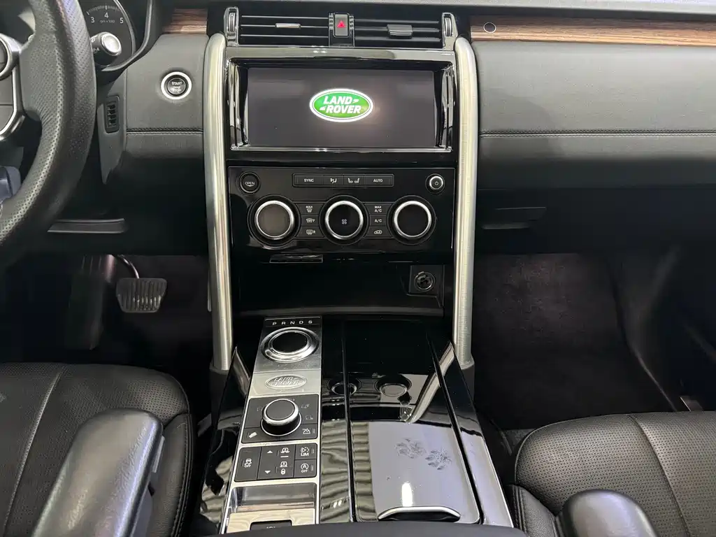 Land Rover Discovery 2017 — фото 13