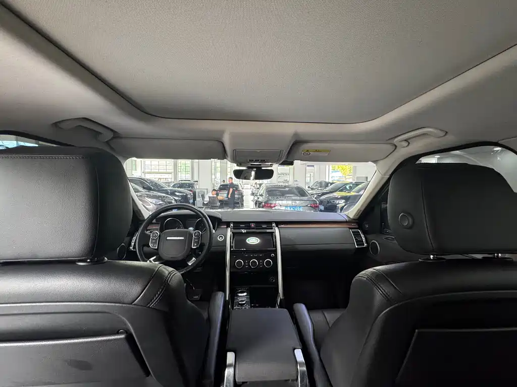 Land Rover Discovery 2017 — фото 14