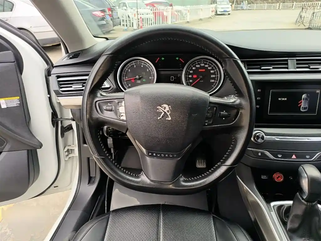Peugeot 408 2017 — фото 11