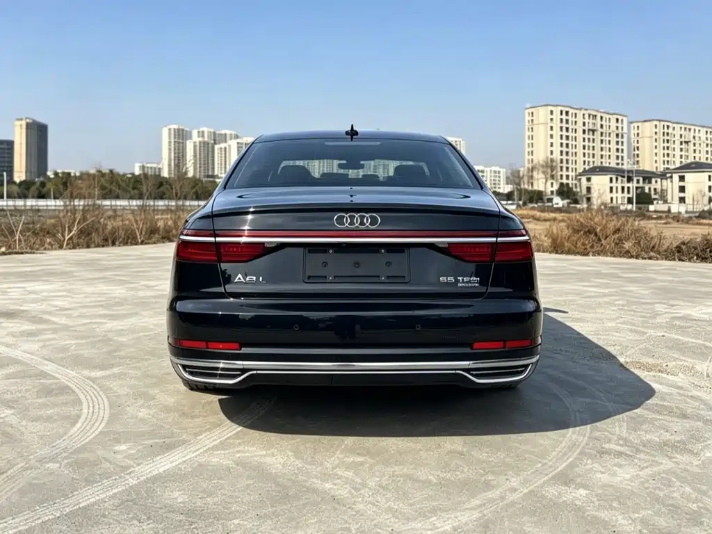 Audi A8 2018 — фото 8