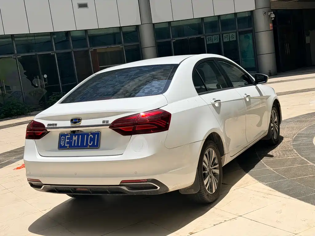 Geely Emgrand 2018 — фото 4