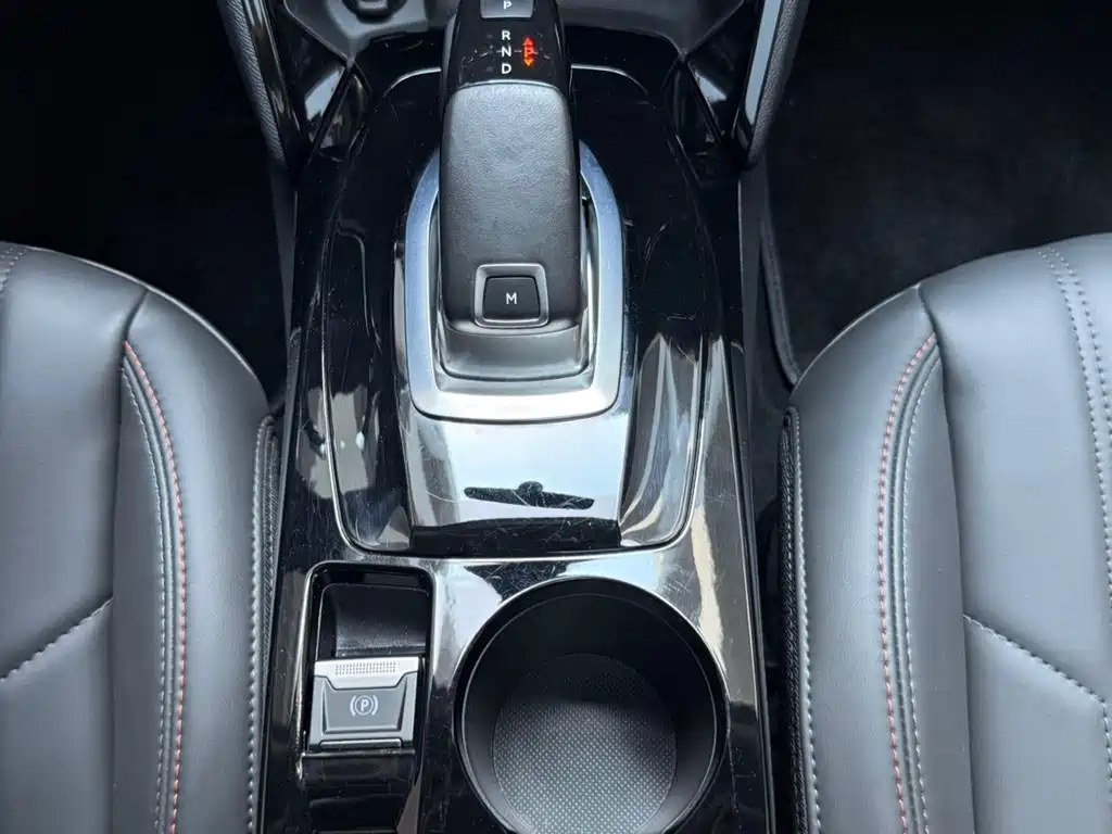 Peugeot 2008 2025 — фото 15