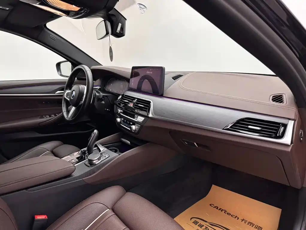 BMW 5 Series 2022 — фото 11