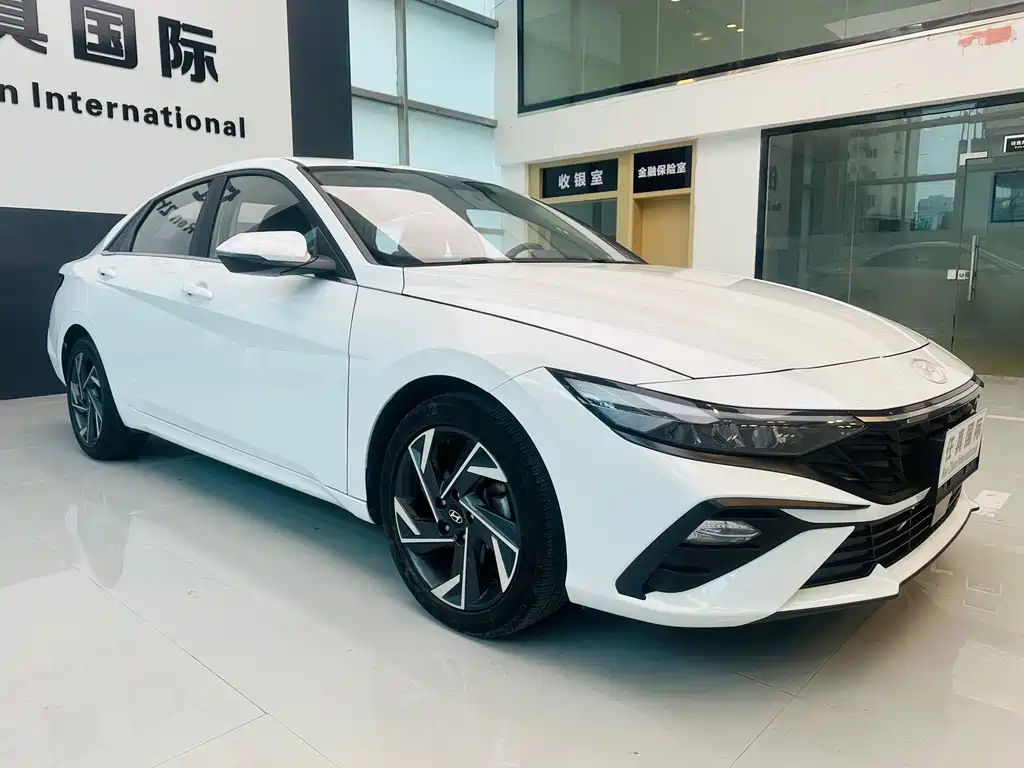Hyundai Elantra 2023 — фото 3