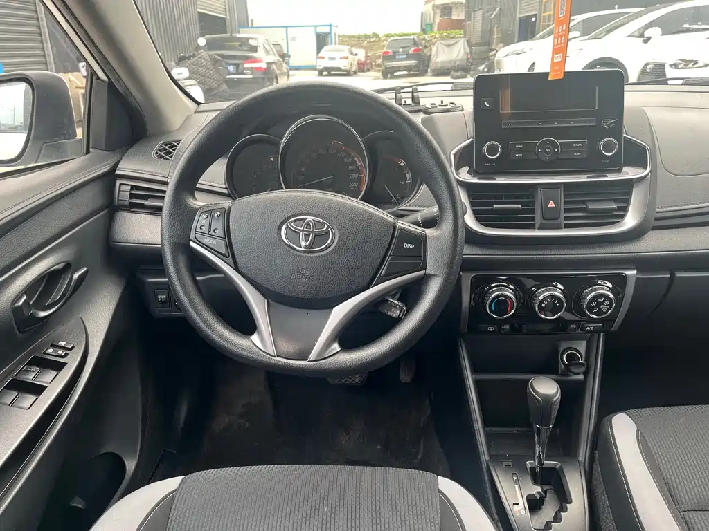 Toyota Yaris L 2023 — фото 7