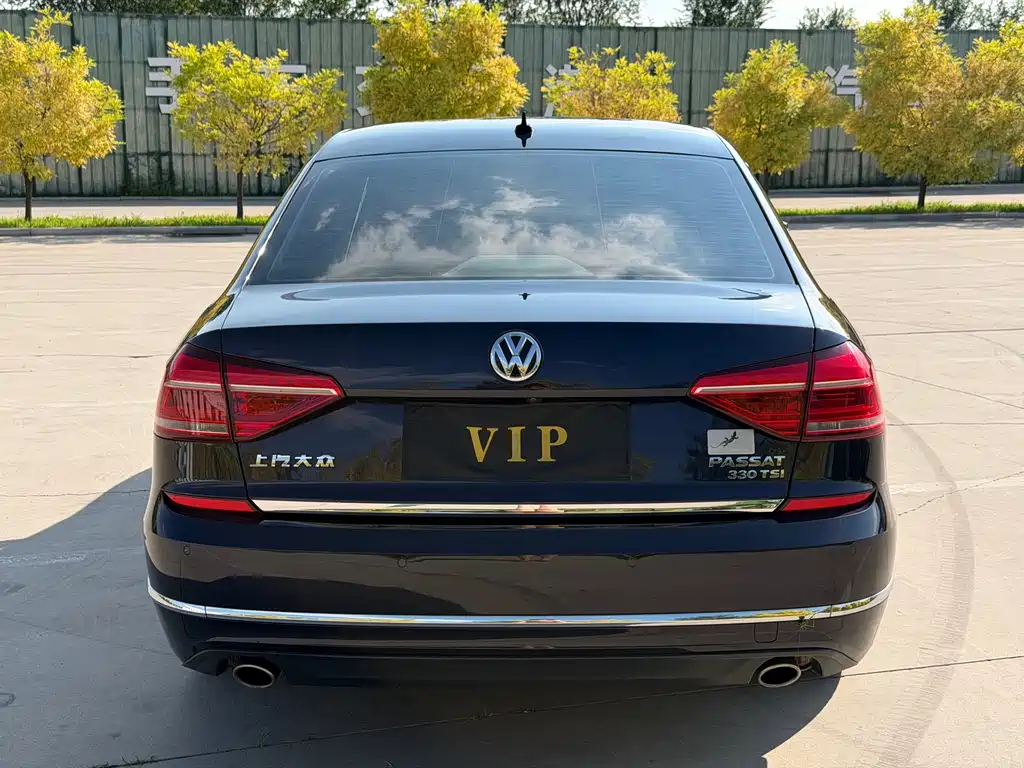 Volkswagen Passat 2017 — фото 21
