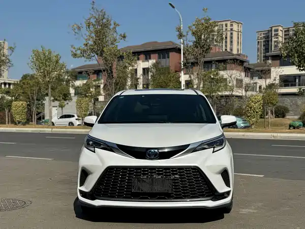 Toyota Granvia 2023