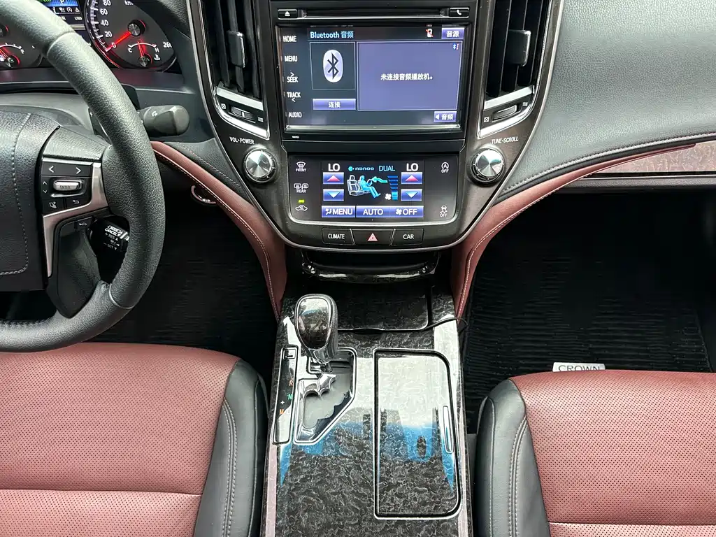 Toyota Crown 2019 — фото 10