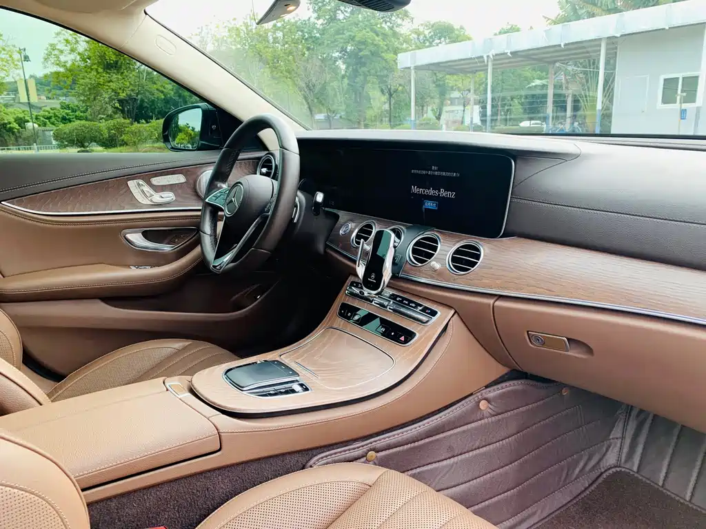Mercedes-Benz E-Class 2021 — фото 11