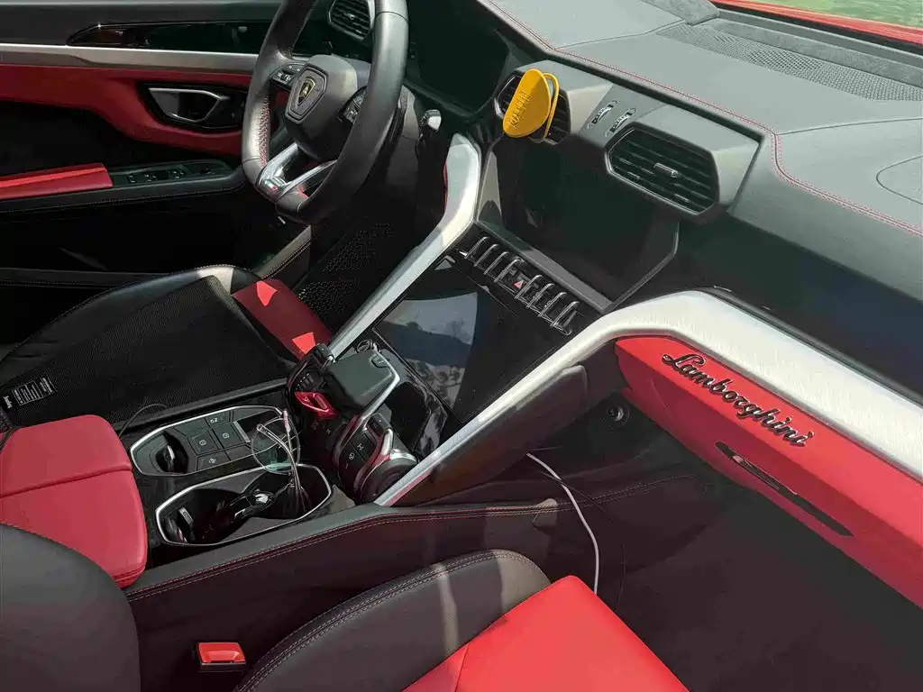Lamborghini Urus 2019 — фото 10