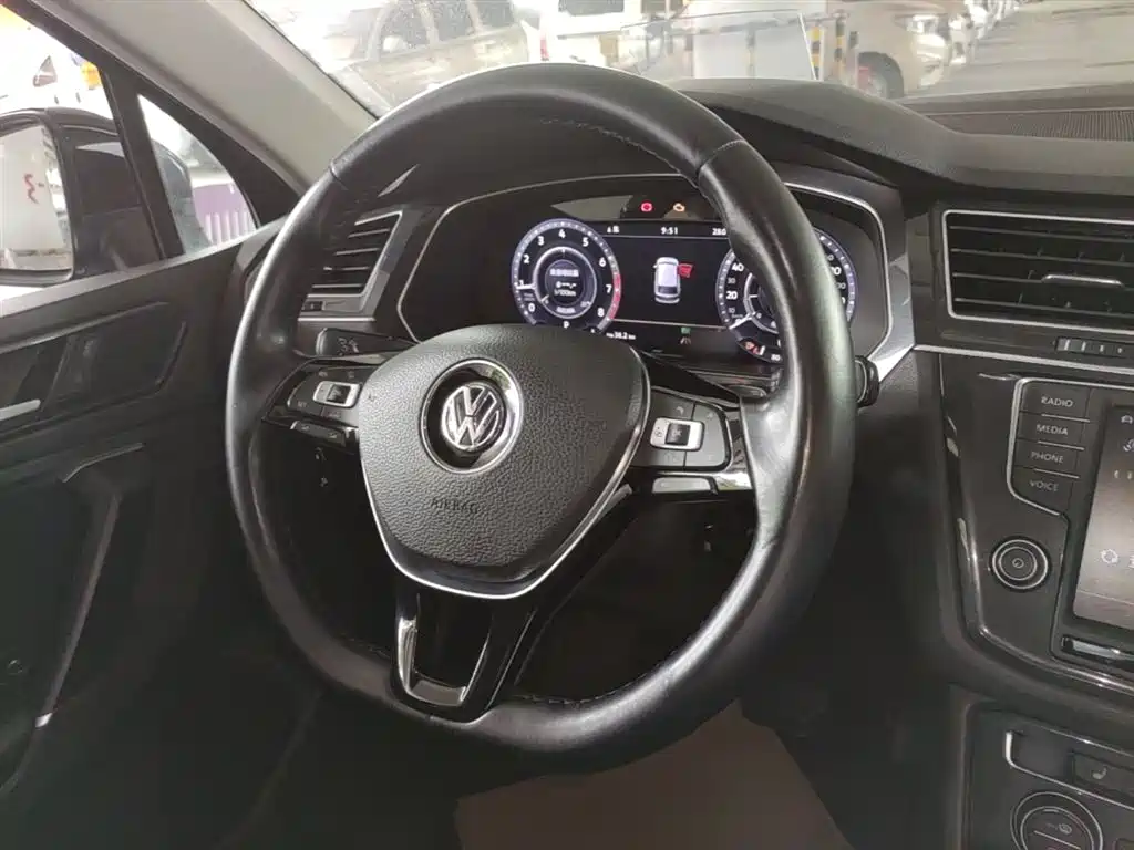 Volkswagen Tiguan 2017 — фото 11