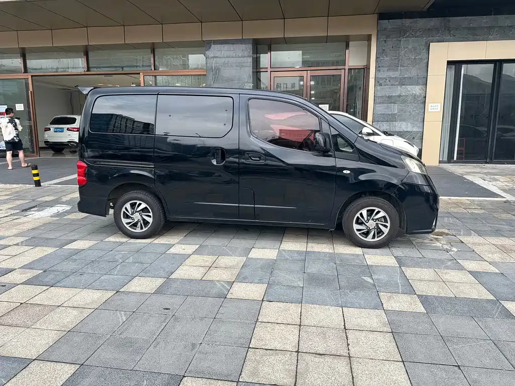 Nissan NV200 2018 — фото 4
