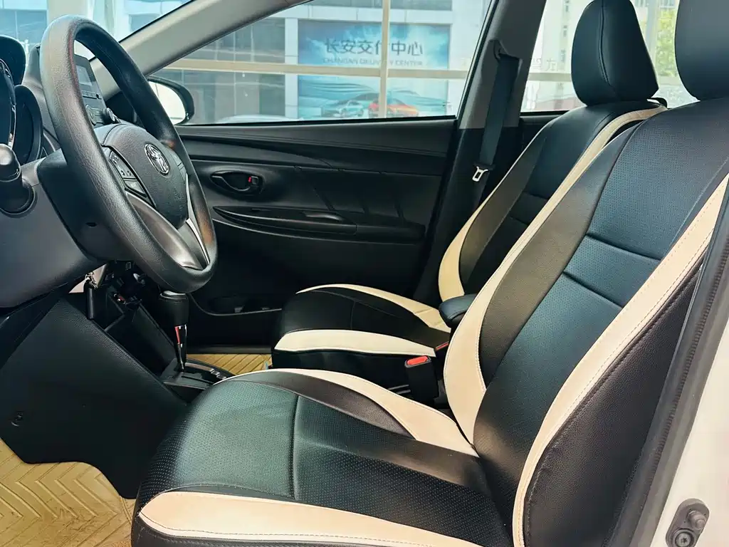 Toyota Yaris L 2022 — фото 10