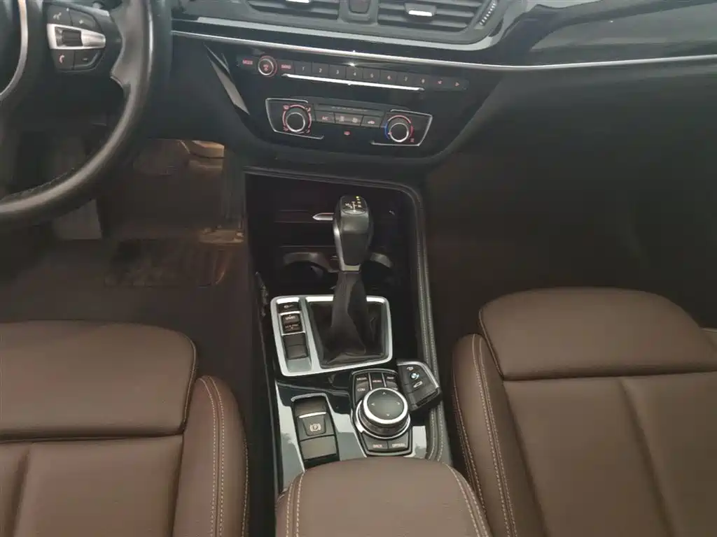 BMW 1 Series 2019 — фото 14