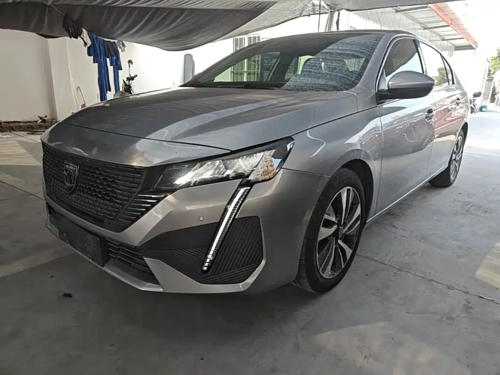 Peugeot 408 2023 — фото 1