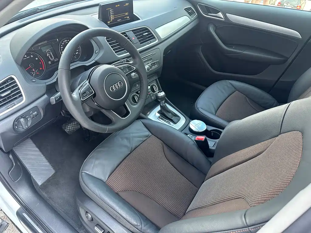 Audi Q3 2018 — фото 11