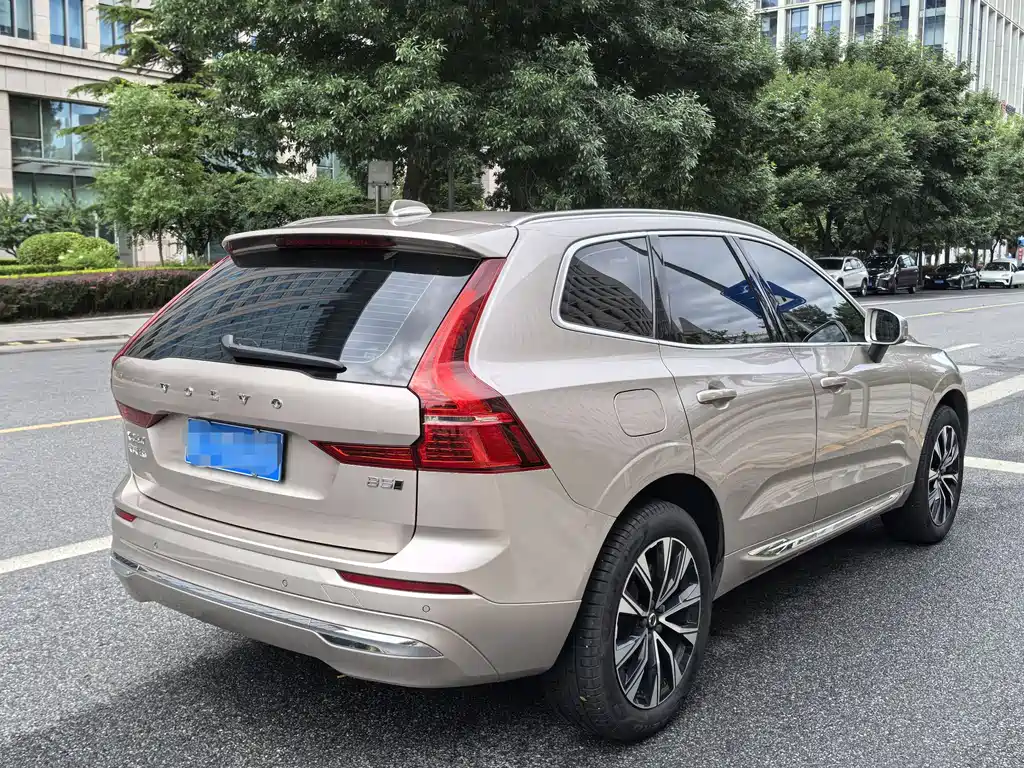Volvo XC60 2023 — фото 4