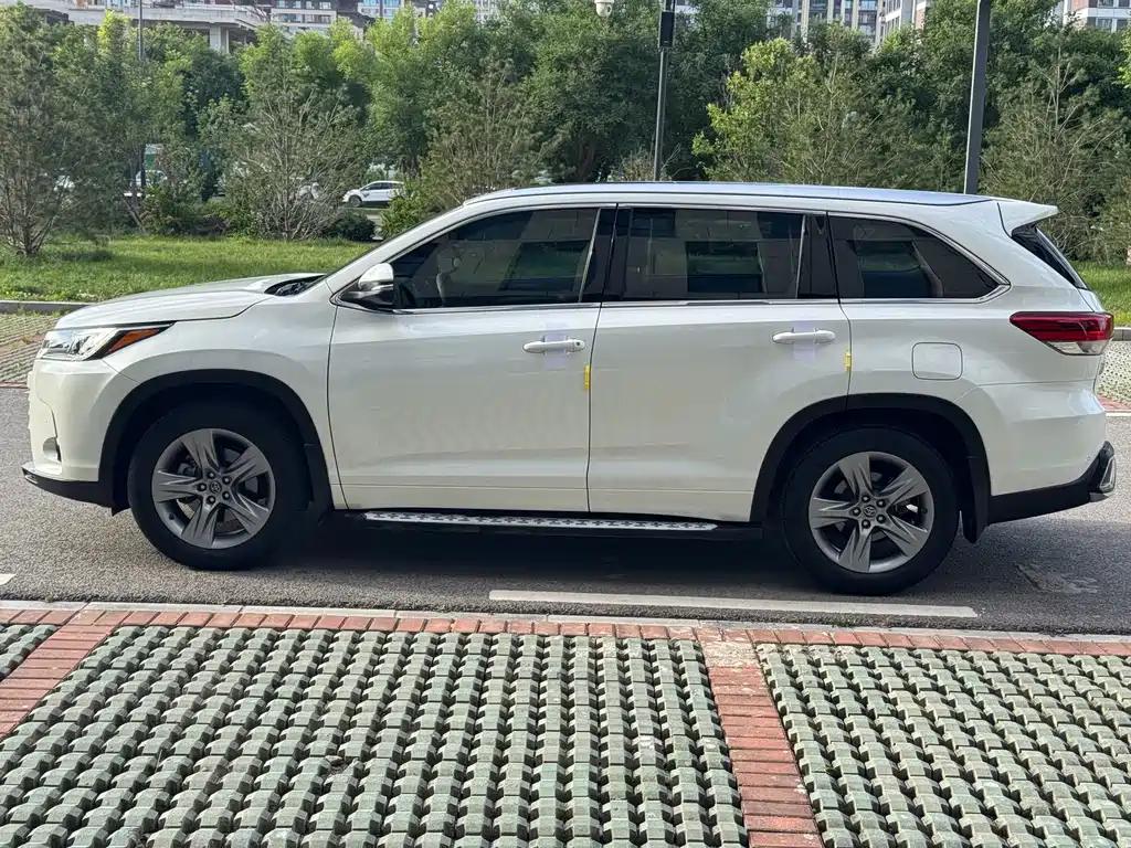 Toyota Highlander 2018 — фото 7