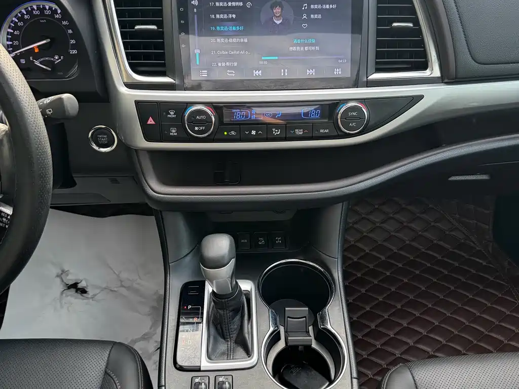 Toyota Highlander 2018 — фото 16