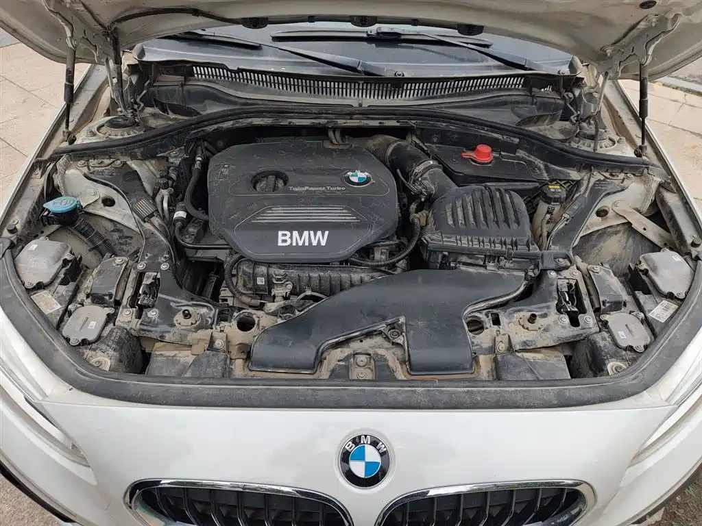 BMW 1 Series 2018 — фото 11