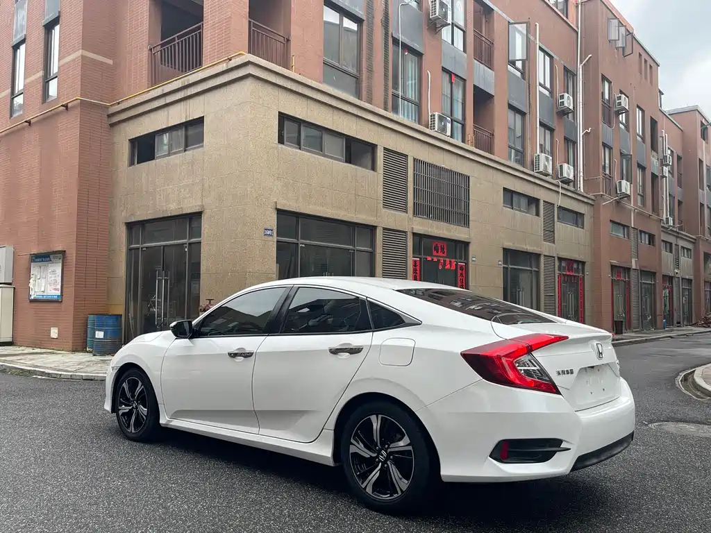 Honda Civic 2017 — фото 4