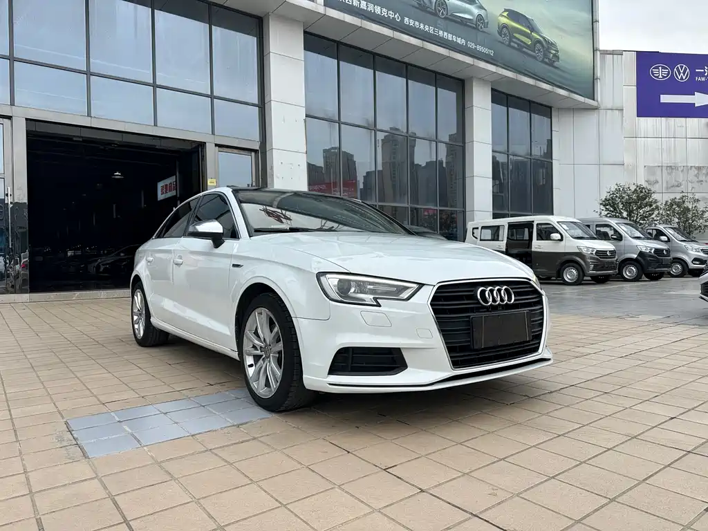 Audi A3 2018 — фото 2