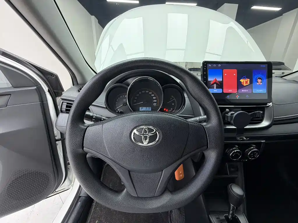 Toyota Yaris L 2021 — фото 10