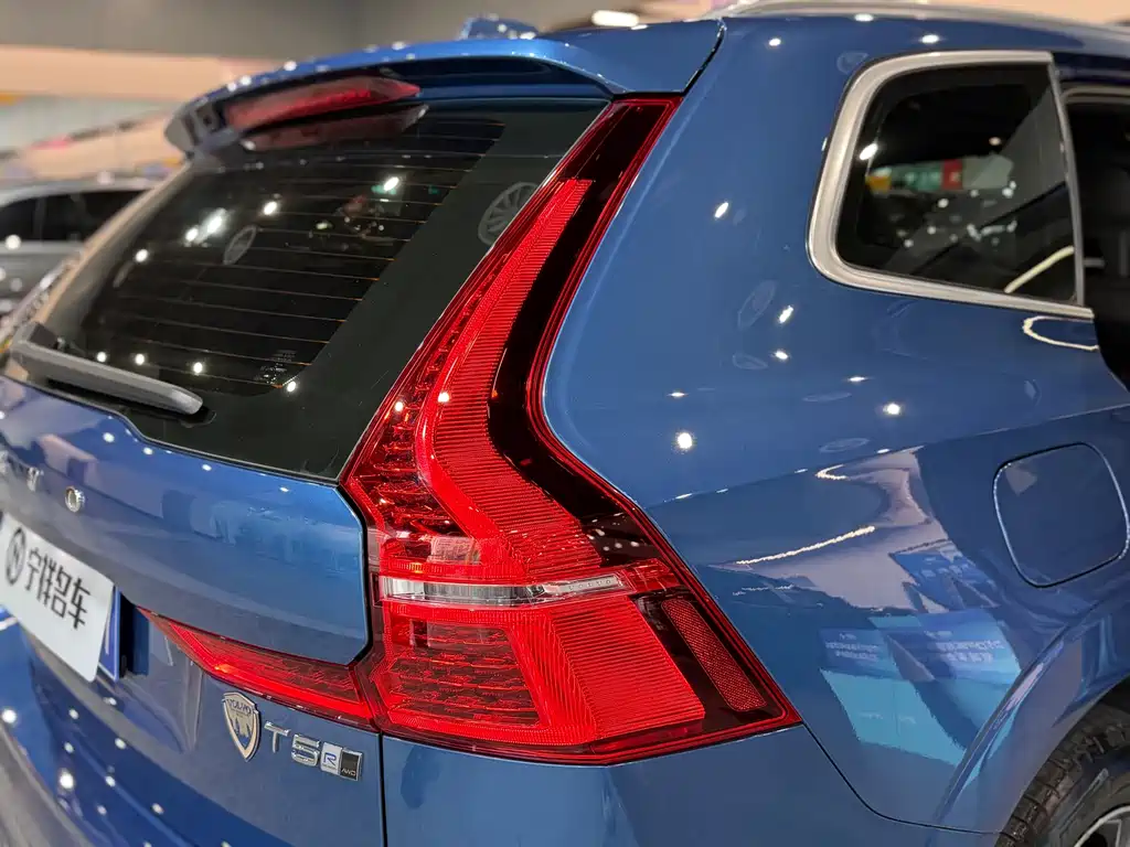 Volvo XC60 2018 — фото 22