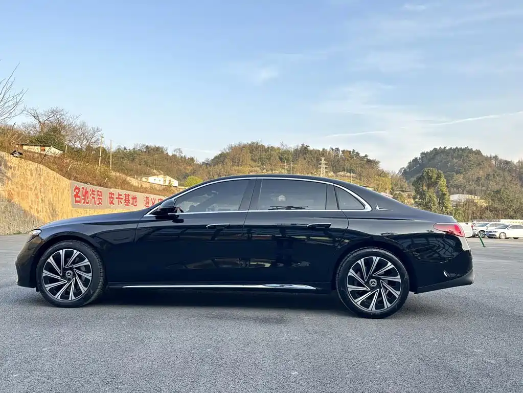 Mercedes-Benz E-Class 2025 — фото 10