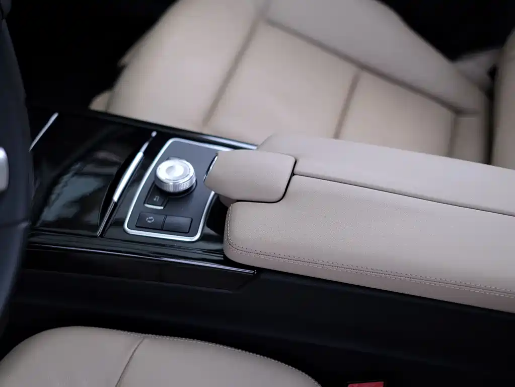 Mercedes-Benz E-Class 2011 — фото 46