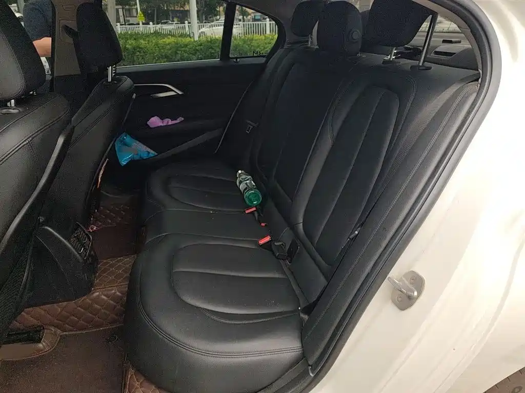 BMW 1 Series 2018 — фото 15