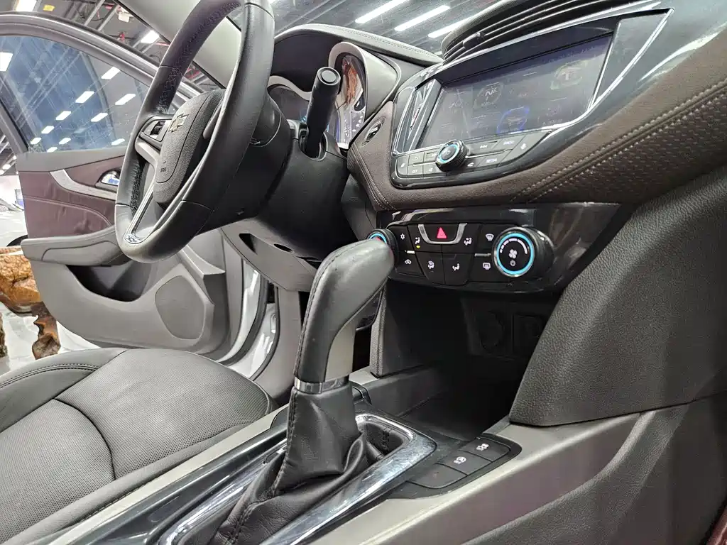 Chevrolet Malibu 2017 — фото 10