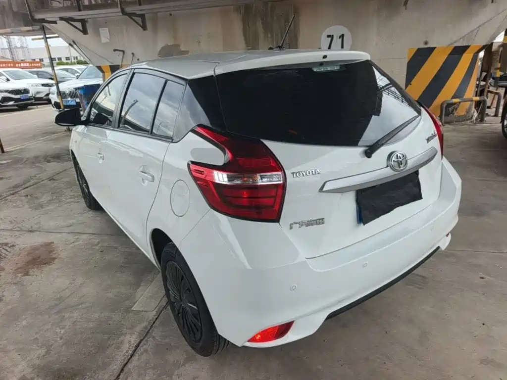 Toyota Yaris L 2021