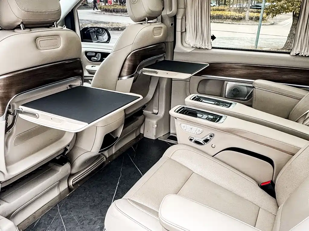 Mercedes-Benz V-Class 2023 — фото 10