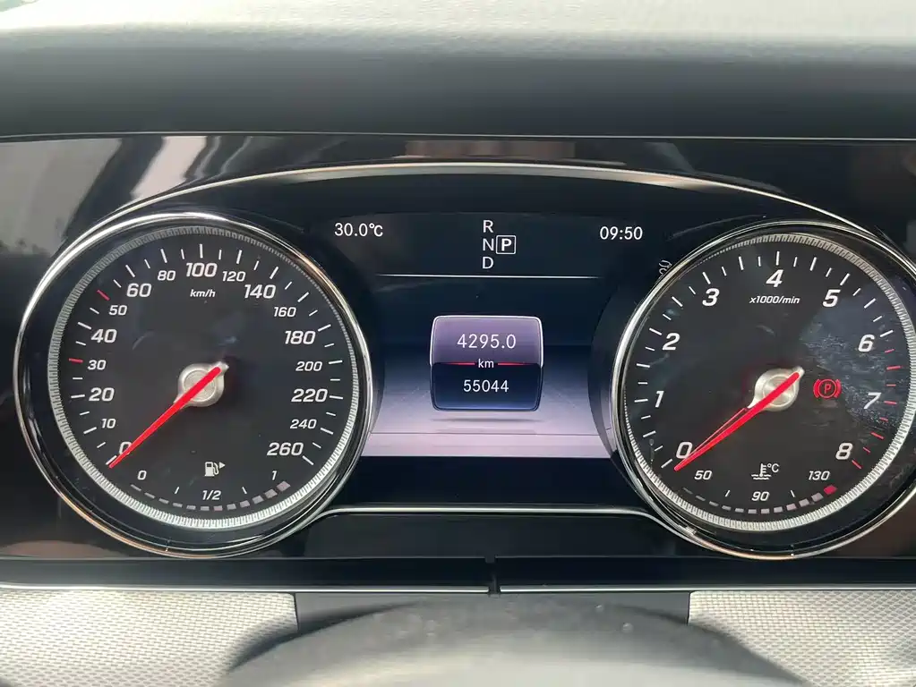 Mercedes-Benz E-Class 2018 — фото 12
