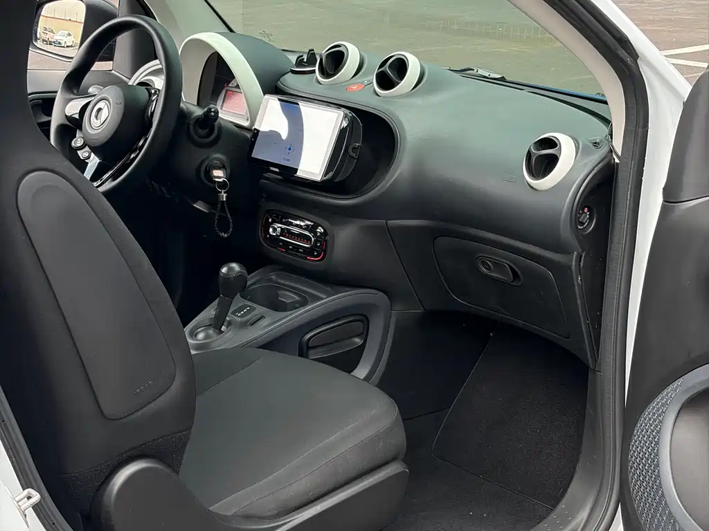 smart Fortwo 2018 — фото 9