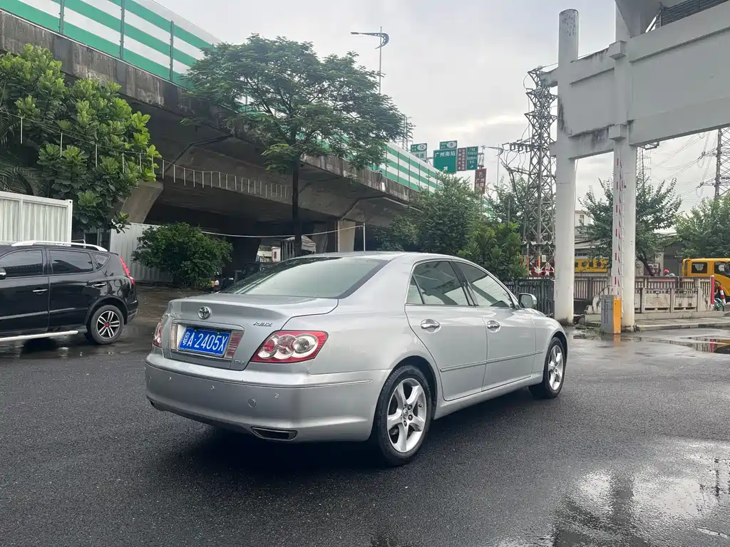 Toyota Reiz 2010