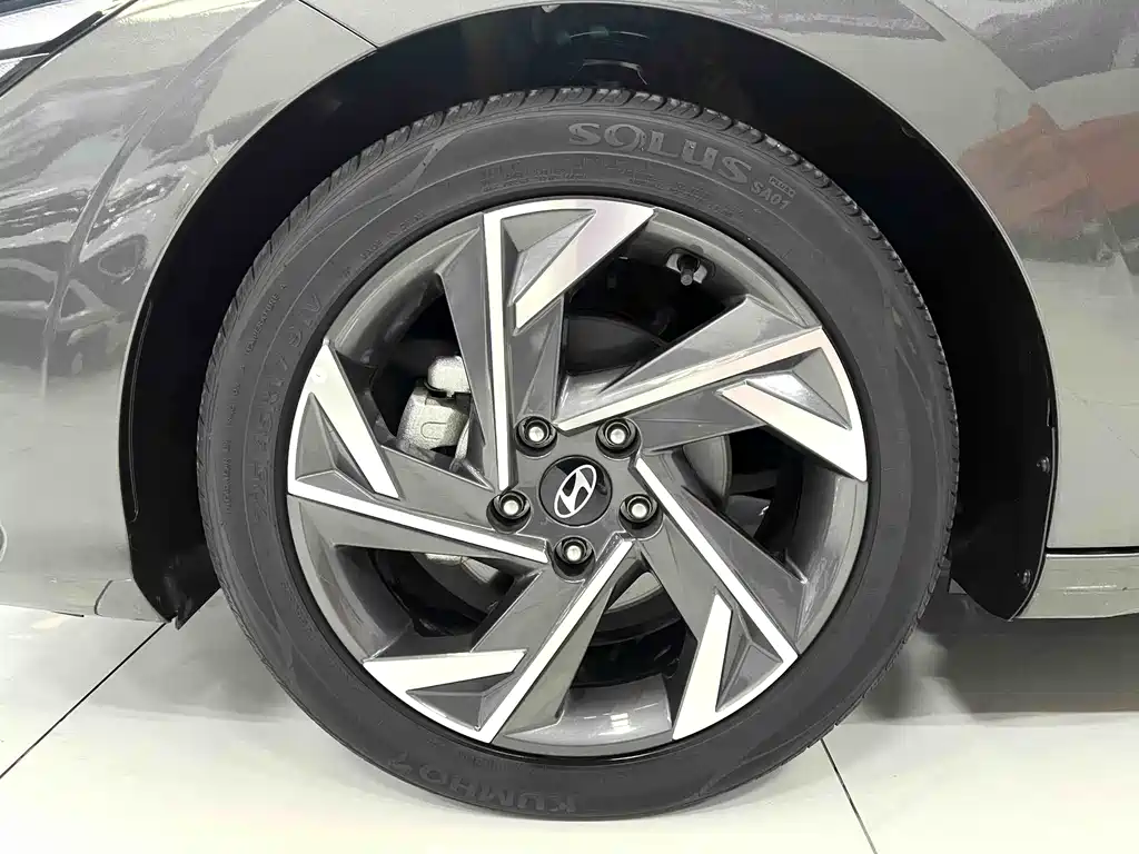 Hyundai Elantra 2023 — фото 16
