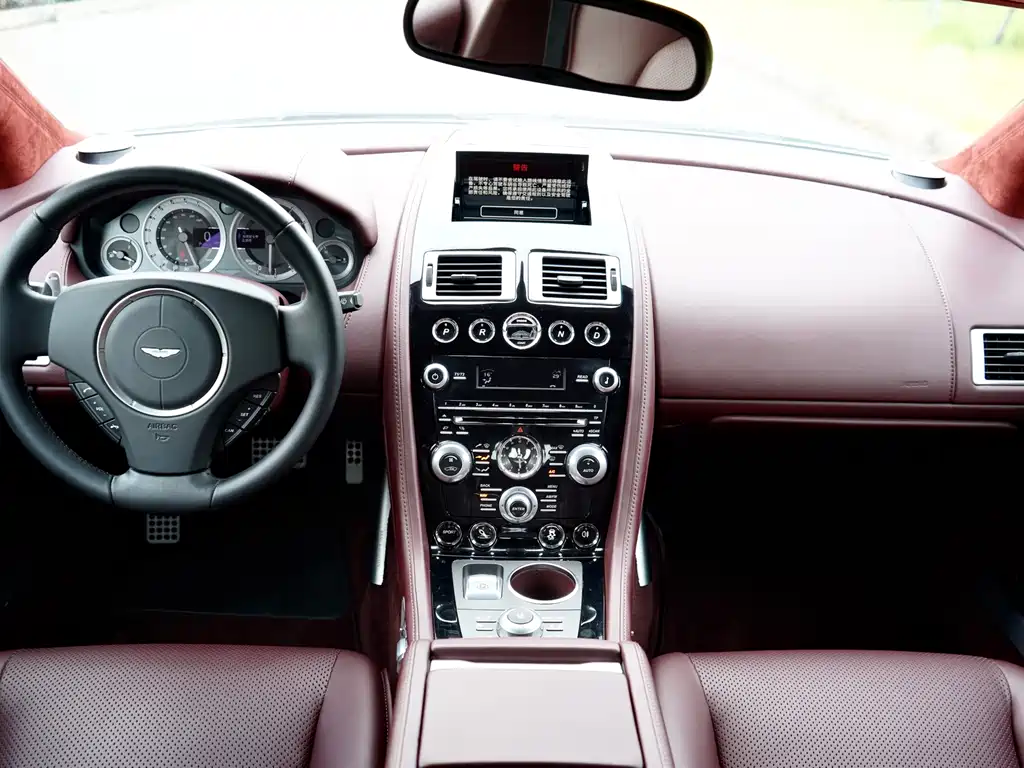 Aston Martin Rapide 2016 — фото 10