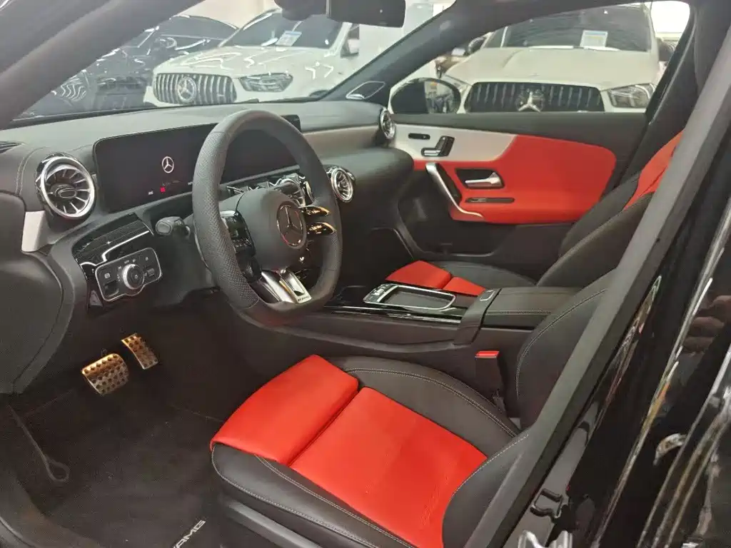 Mercedes-Benz A-Class AMG 2024 — фото 2